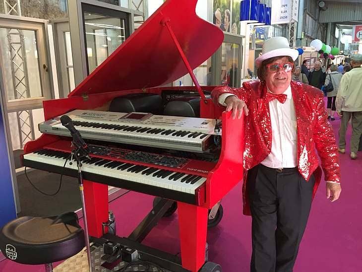 eltons-piano-runs-on-victron-energy-featured